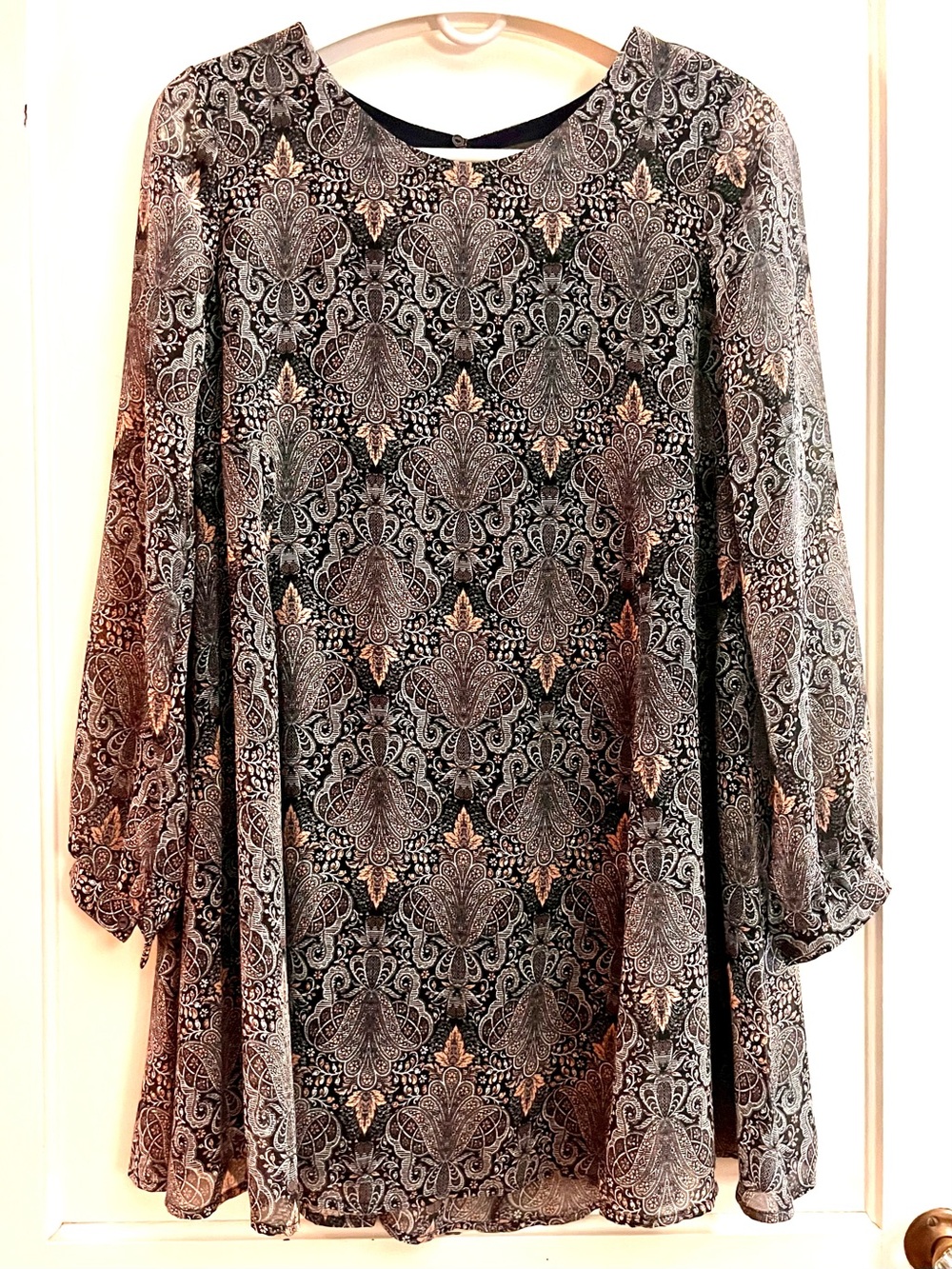 ASTR Anthro Paisley Lacey Pattern Mini Dress in Gray & Pink with Sheer Sleeves